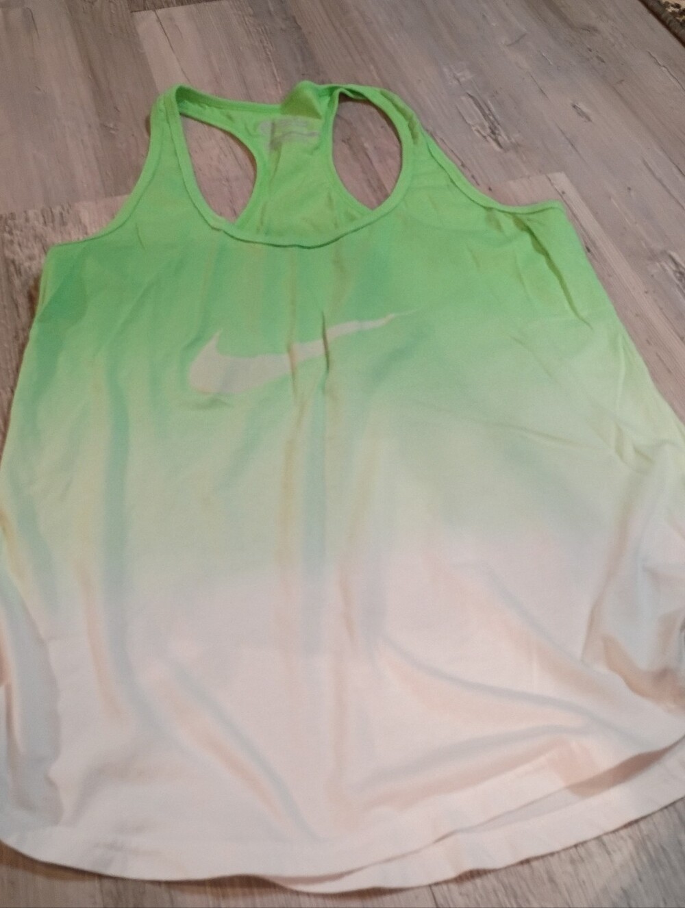 Nike - Picture 3 of 5